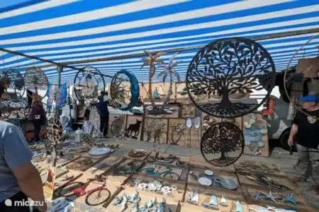 Grand marché à Torrevieja à côté du parc aquatique Aquapolis Tous les vendredis entre 08h00 et 14h00