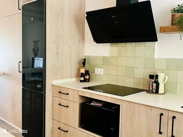 Casa Lola * Style bohème | Espagne, Costa Blanca, Jávea - maison mitoyenne La cuisine est équipée d'un grand réfrigérateur, congélateur, plaque vitrocéramique, lave-vaisselle, micro-ondes,...