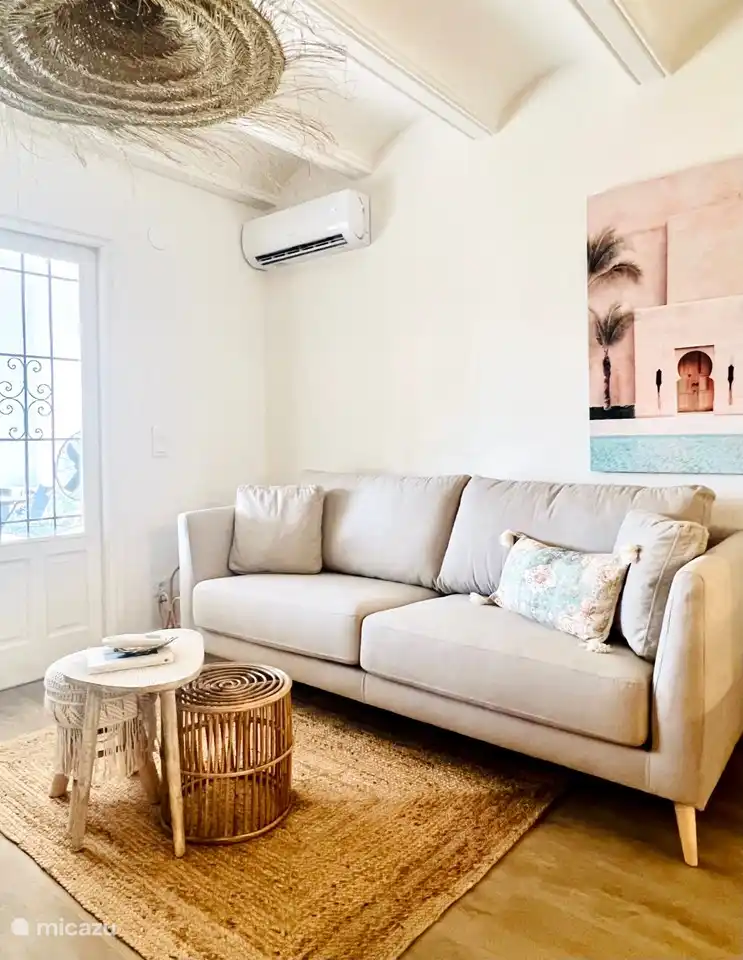 Der Wohnbereich ist mit einem Sessel, einem Smart-Flachbildfernseher, gutem WLAN, Netflix, Chromecast und Tv Vlaanderen ausgestattet.