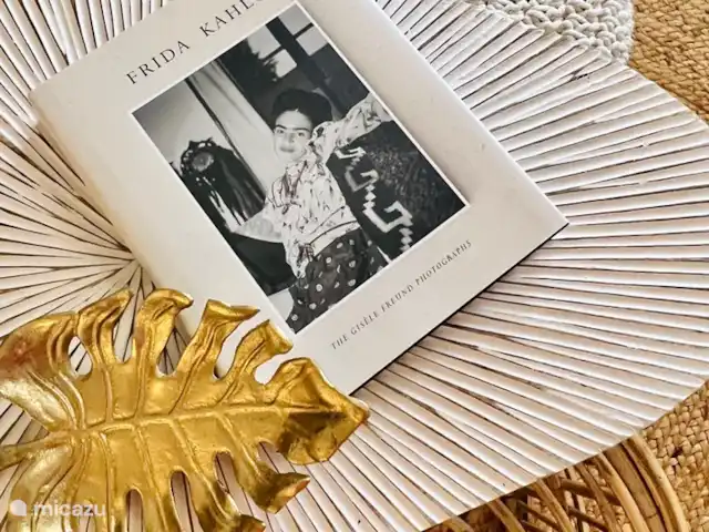 Casa Lola * Style bohème | Espagne, Costa Blanca, Jávea - maison mitoyenne À Casa Lola, vous trouverez également divers livres en néerlandais, des bandes dessinées, du scrabble, du rummikub...