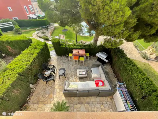 Location de Vacances Espagne, Costa Blanca, Benidorm, maison mitoyenne - Casita El Mirador Vue sur le jardin depuis le balcon.