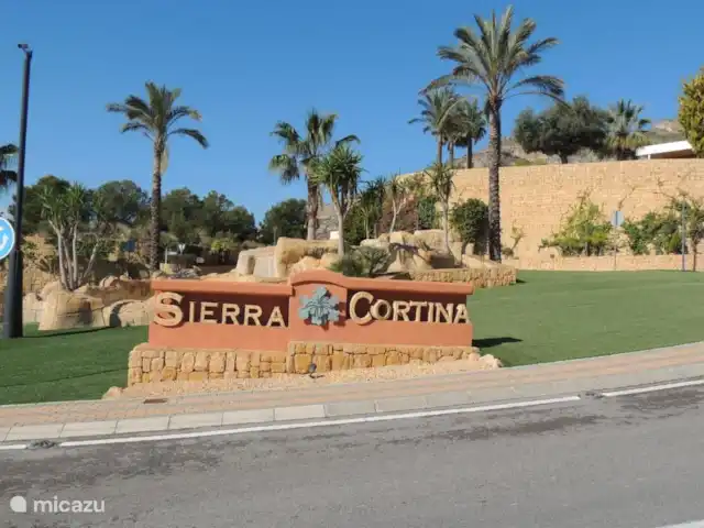 Location de Vacances Espagne, Costa Blanca, Benidorm, maison mitoyenne - Casita El Mirador Le Golf Bahia est situé dans la station balnéaire de Sierra Cortina.