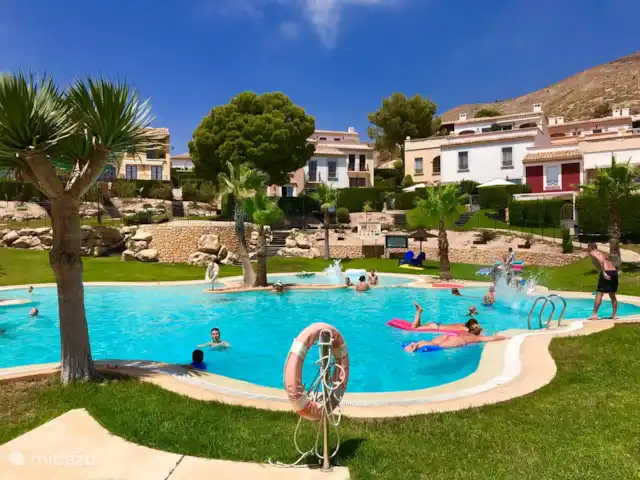 Location de Vacances Espagne, Costa Blanca, Benidorm, maison mitoyenne - Casita El Mirador Amusez-vous dans la piscine.