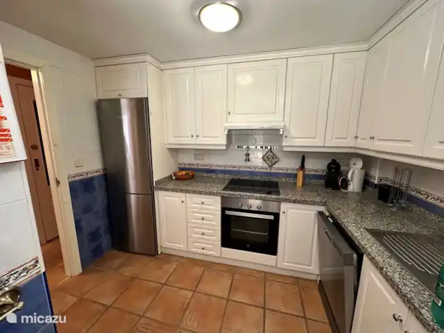 Location de Vacances Espagne, Costa Blanca, Benidorm, maison mitoyenne - Casita El Mirador Cuisine avec toutes les commodités dont un grand réfrigérateur,
lave-vaisselle, four et micro-ondes.