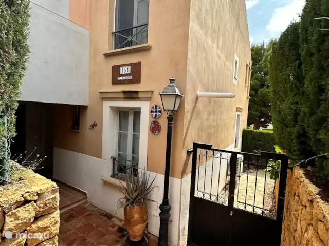 Location de Vacances Espagne, Costa Blanca, Benidorm, maison mitoyenne - Casita El Mirador Entrée de la maison.