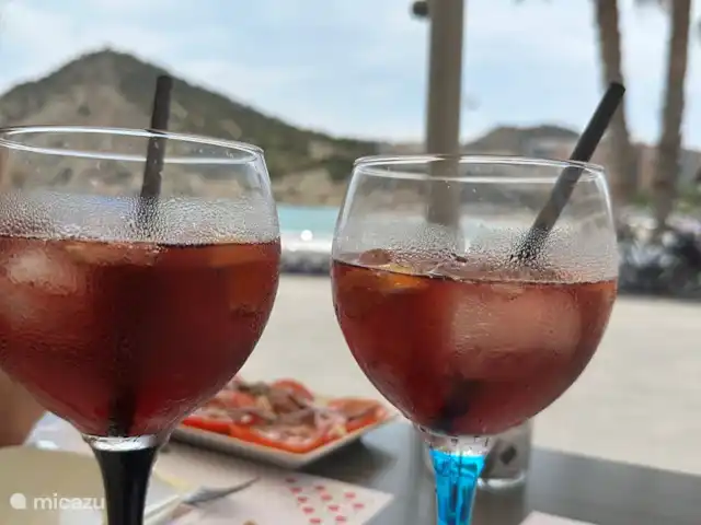 Location de Vacances Espagne, Costa Blanca, Benidorm, maison mitoyenne - Casita El Mirador Profitez de la terrasse à La Cala Finestrat sur la plage, à 5 minutes en voiture de la maison.