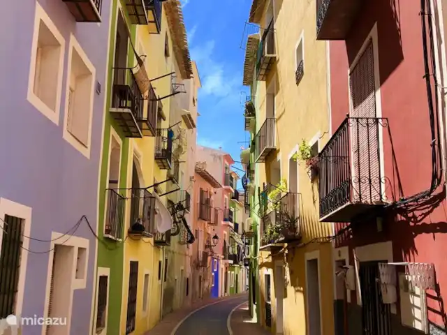 Location de Vacances Espagne, Costa Blanca, Benidorm, maison mitoyenne - Casita El Mirador Villajoyosa avec de nombreuses rues agréables.