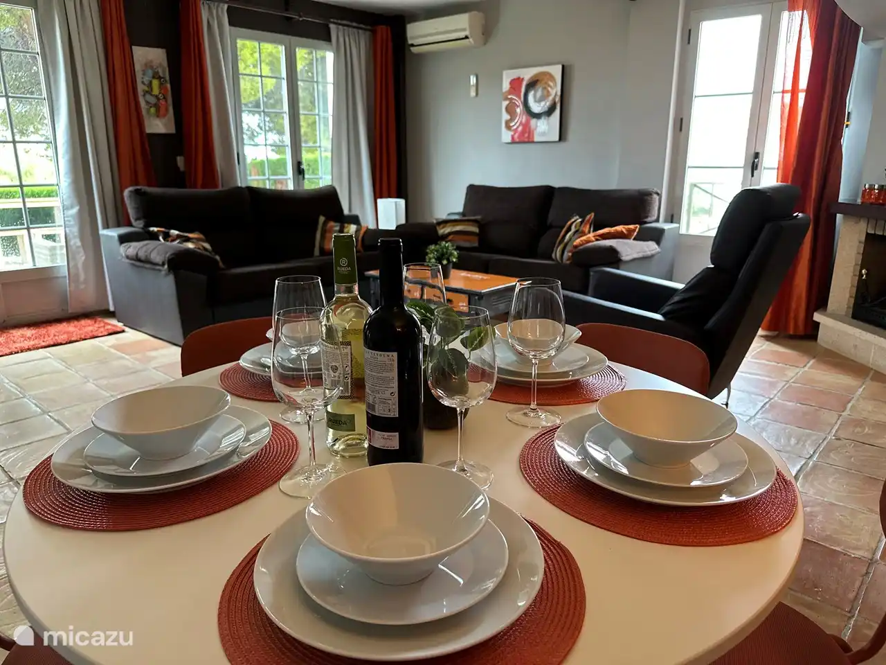 Salón acogedor y espacioso.