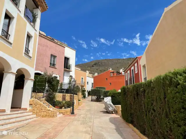 Location de Vacances Espagne, Costa Blanca, Benidorm, maison mitoyenne - Casita El Mirador Golf Bahia dans la Sierra Cortina. Ambiance espagnole.