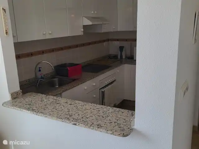 Casa Belle | Espagne, Costa Blanca, Vistabella - appartement La cuisine semi-ouverte est grande, mais vous êtes toujours avec votre famille.