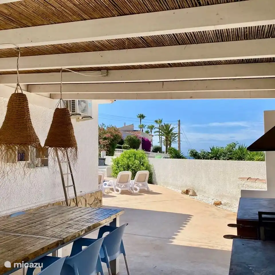 De buitenkeuken van El Nido met barbecue