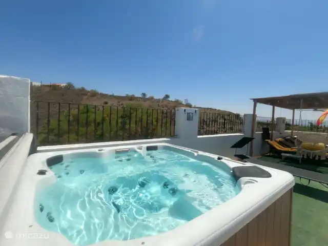 Cortijo naturista con vistas en España, Andalucía, Oria - apartamento Jacuzzi junto a la piscina