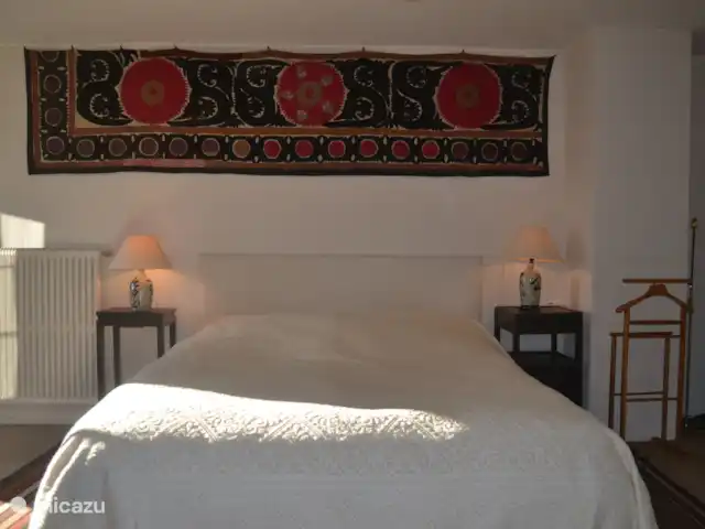 Shoto | France, Vaucluse, Aubignan - maison de vacances Chambre principale avec salle de bain privée
et lit king-size 1,80 x 2,00 avec surmatelas (ou 2 x 0,90 x 2,00)