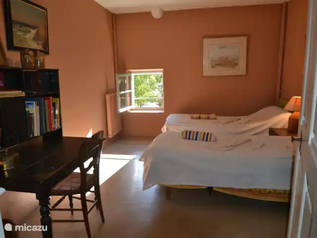 Shoto | France, Vaucluse, Aubignan - maison de vacances Chambre avec 2 lits 0,80 x 2,00 avec un surmatelas de 1,60 x 2,00
