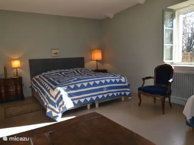 Shoto | France, Vaucluse, Aubignan - maison de vacances Chambre avec lit king-size 1,80 x 2,00 avec surmatelas (ou 2 x 0,90 x 2,00) + 1 lit de 0,80 x 1,90
