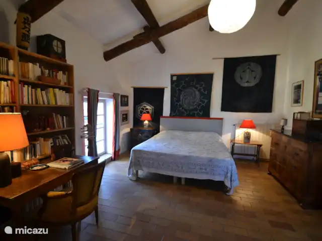 Shoto | France, Vaucluse, Aubignan - maison de vacances Chambre avec lit king-size 1,80 x 2,00 avec surmatelas (ou 2 x 0,90 x 2,00)