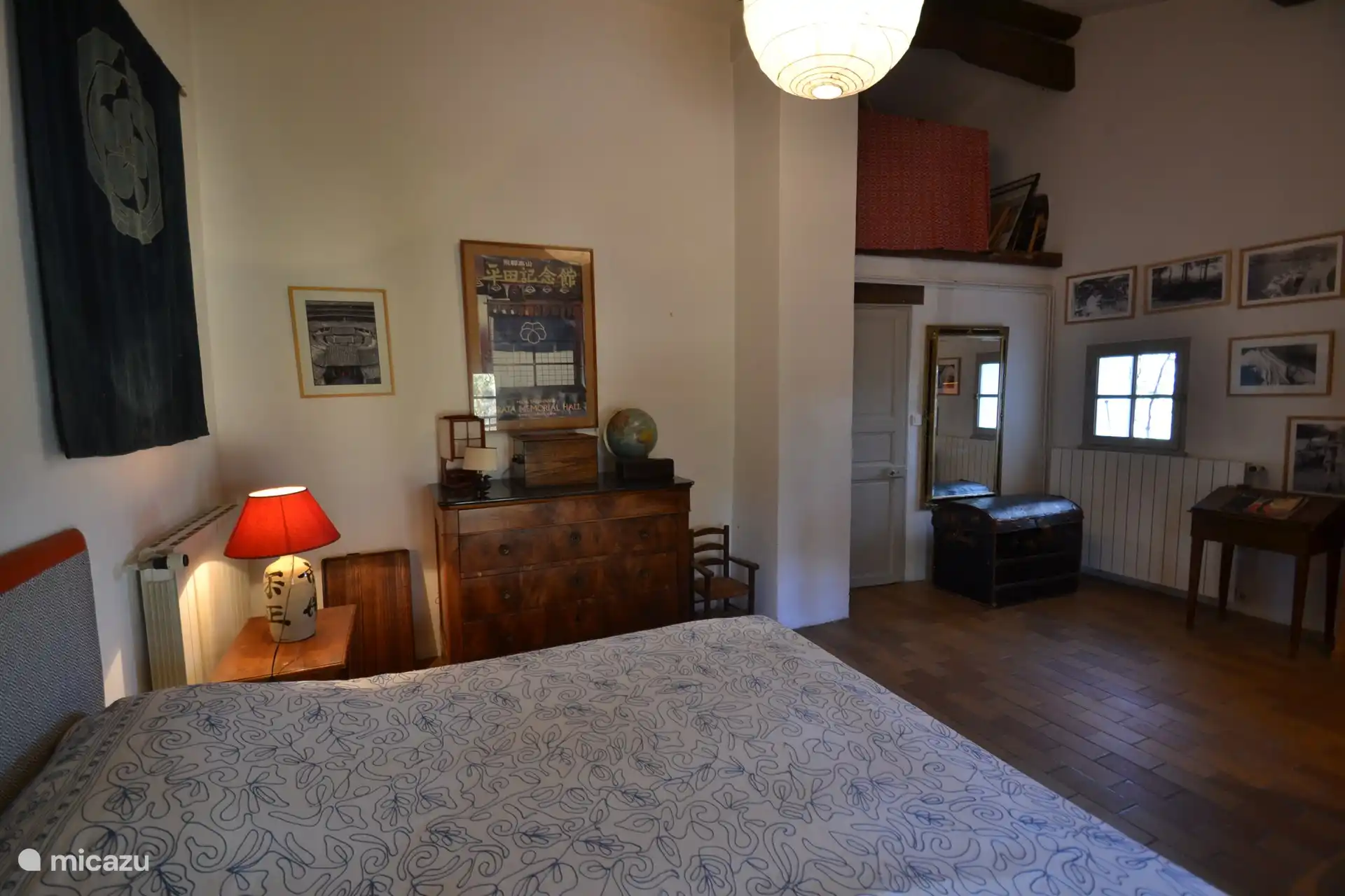 Schlafzimmer mit Kingsize-Bett 1,80 x 2,00 mit Topper (oder 2 x 0,90 x 2,00)