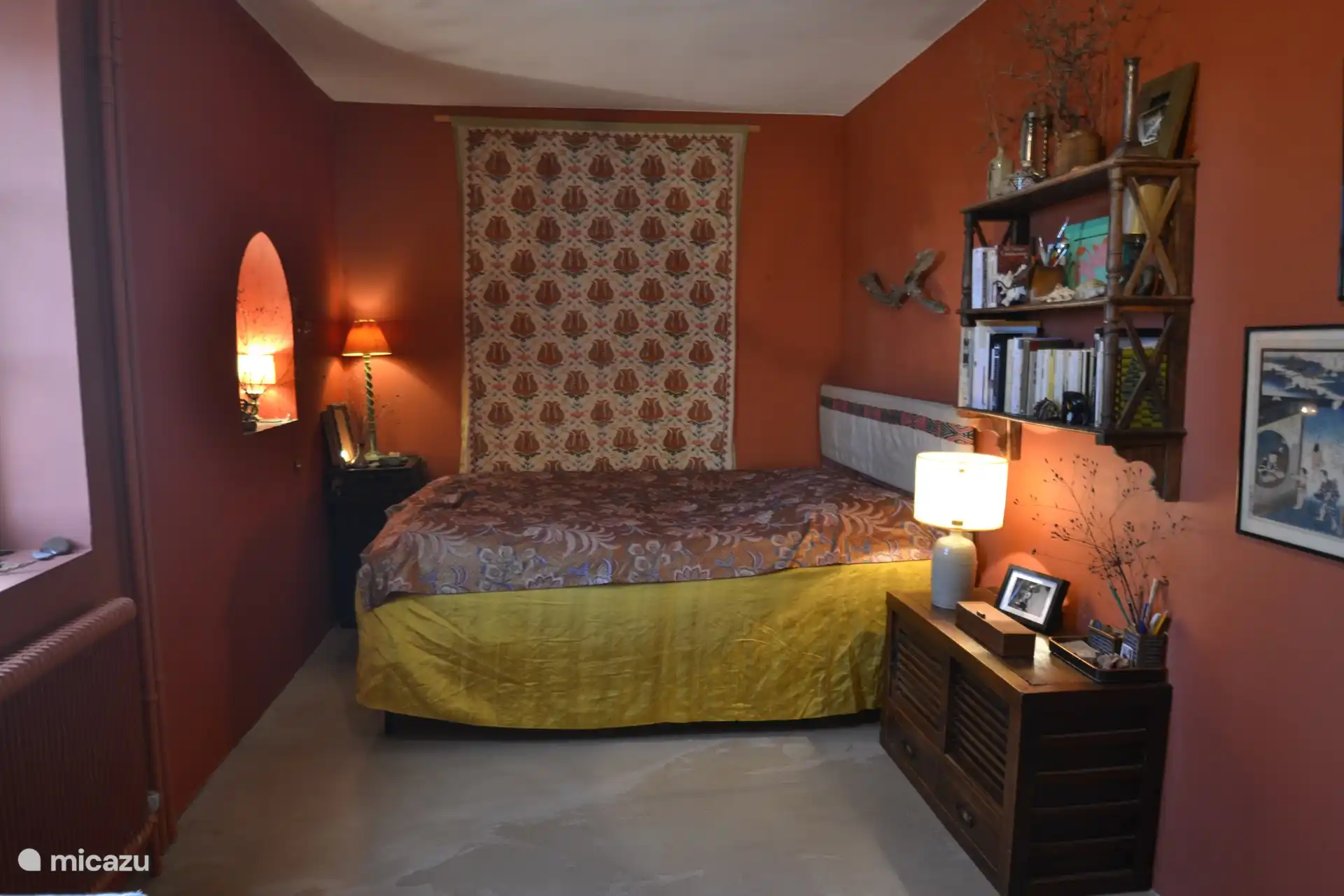 Schlafzimmer mit eigenem Bad und Queensize-Bett 1,60 x 1,90