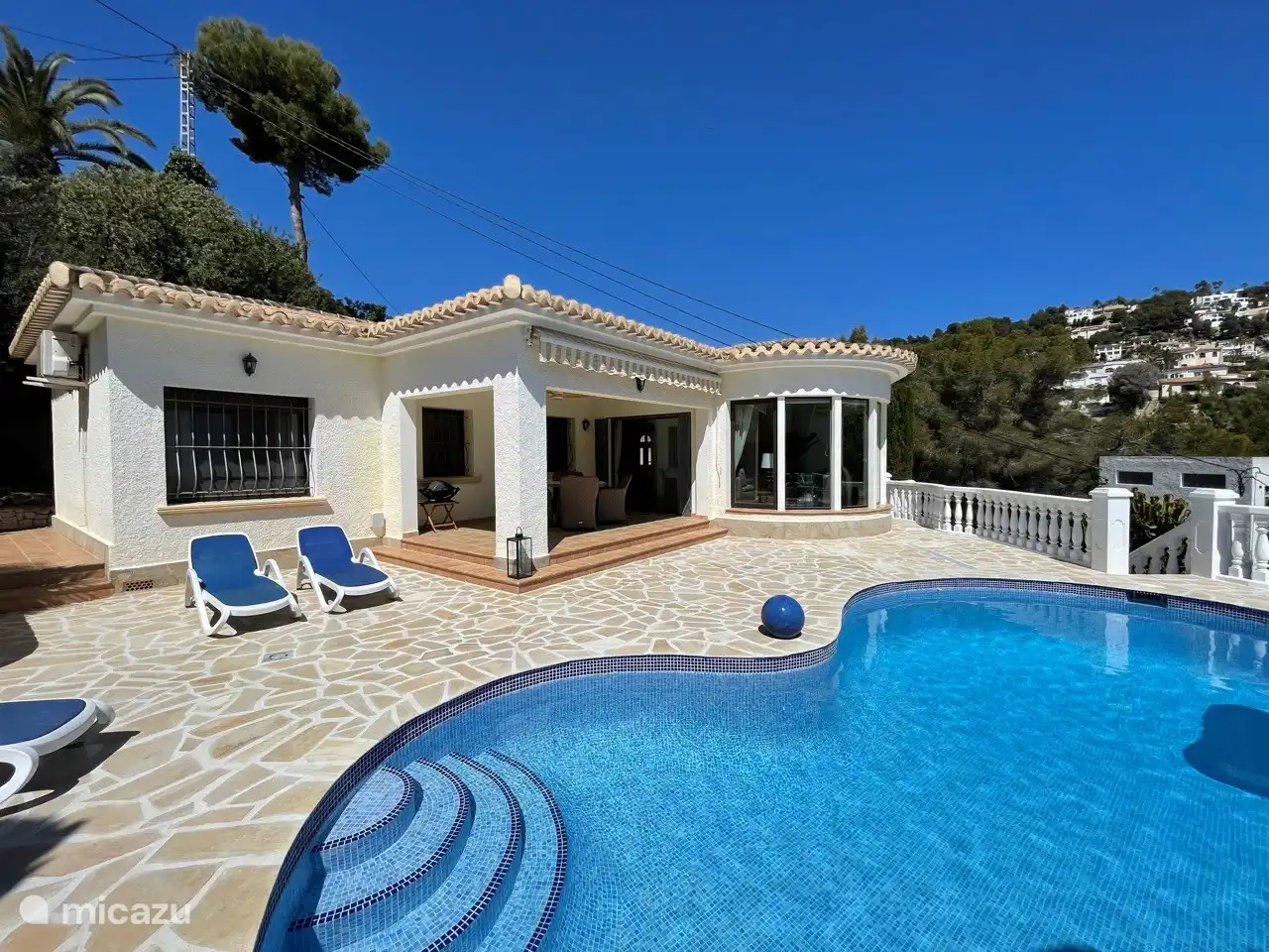 Vue arrière de la villa