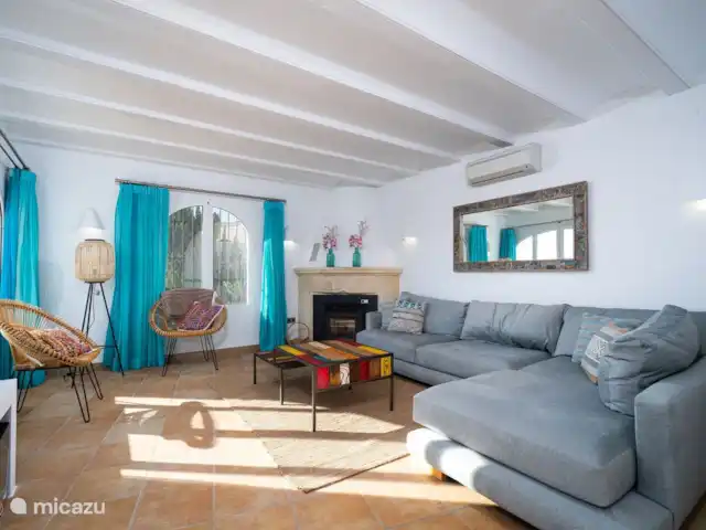 Villa Bahia del Portet | Moraira  huren in Spanje, Costa Blanca, Moraira - villa De gezellige woonkamer van Villa Bahia del Portet met zeezicht