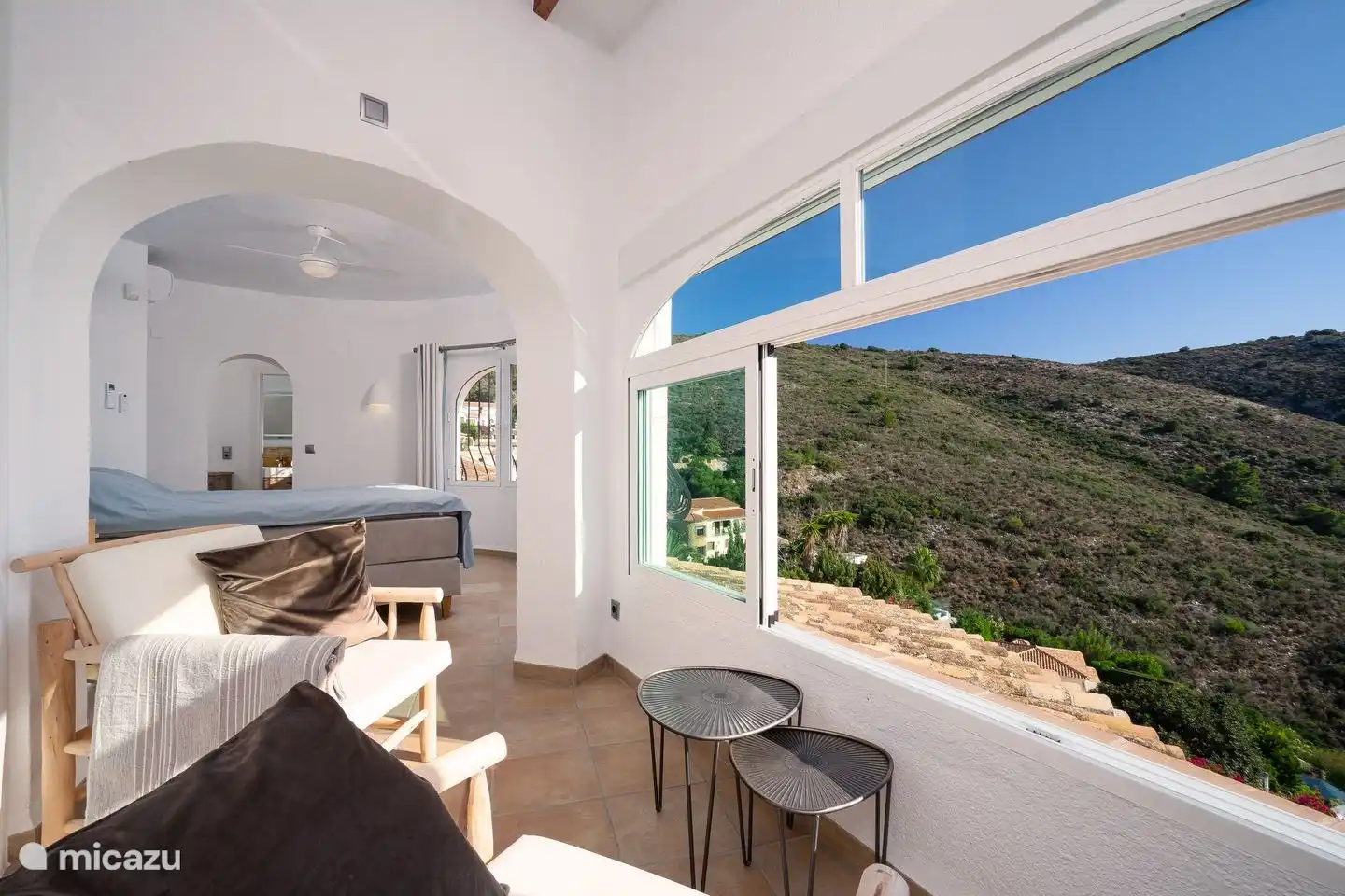 Villa Bahia del Portet in Moraira is very quietly located