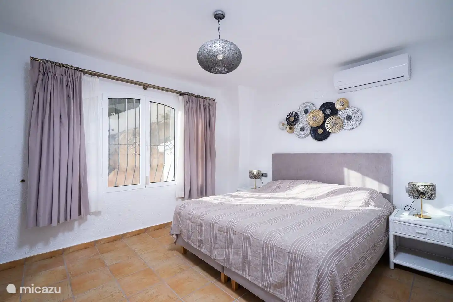 Villa Bahia del Portet has 4 bedrooms with large box-spring beds