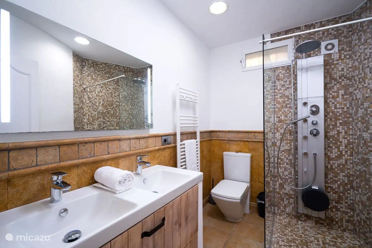 Villa Bahia del Portet has 3 bathrooms with a walk-in rain shower, toilet and sink