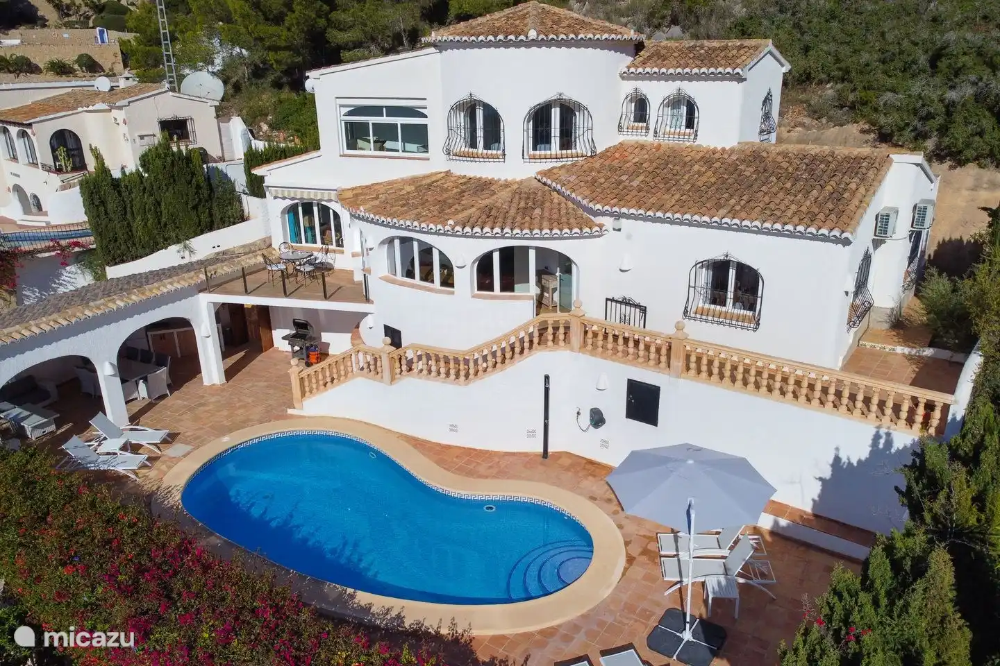 Villa Bahia del Portet in Moraira can accommodate 8 people