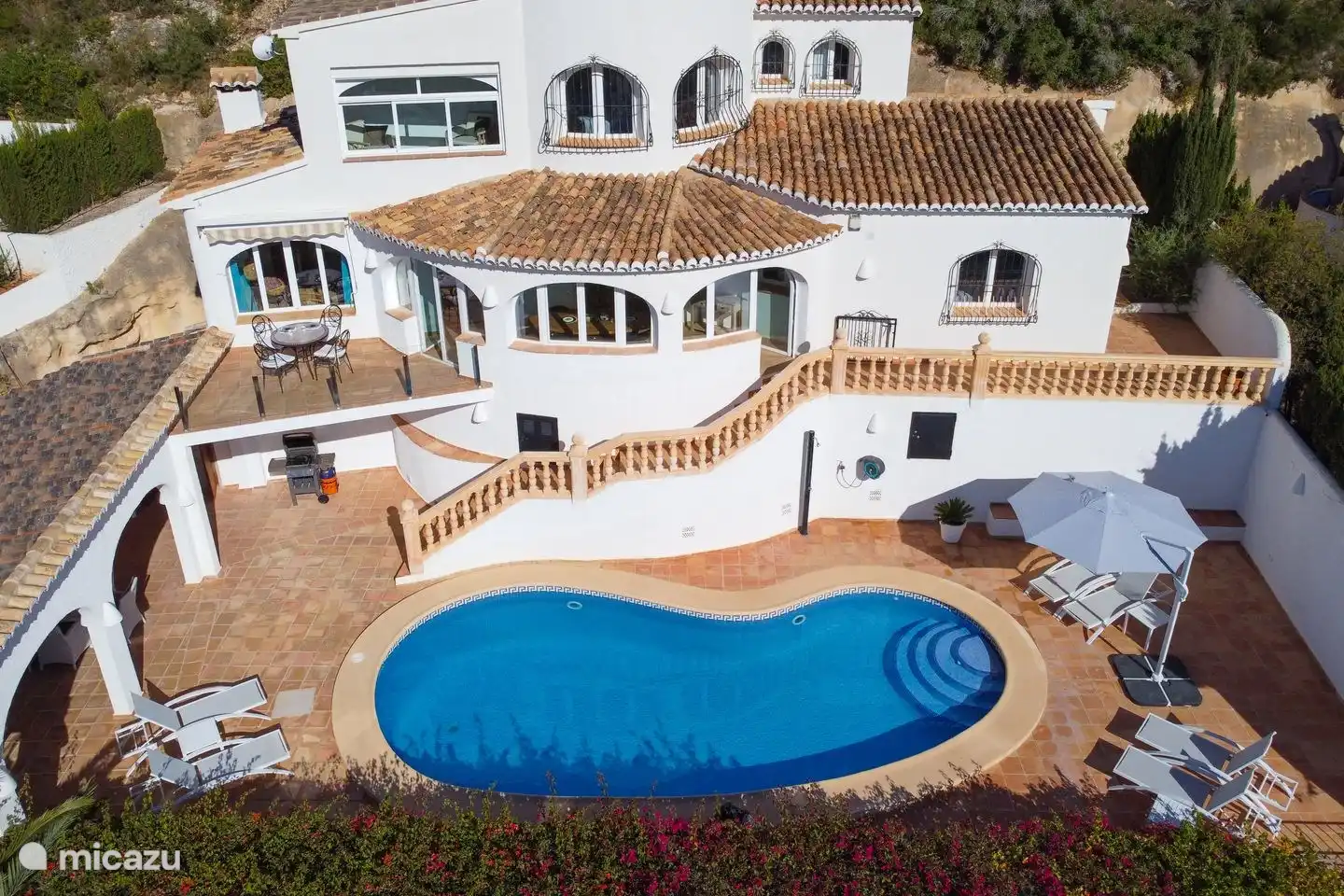 Villa Bahia del Portet in Moraira can accommodate 8 people