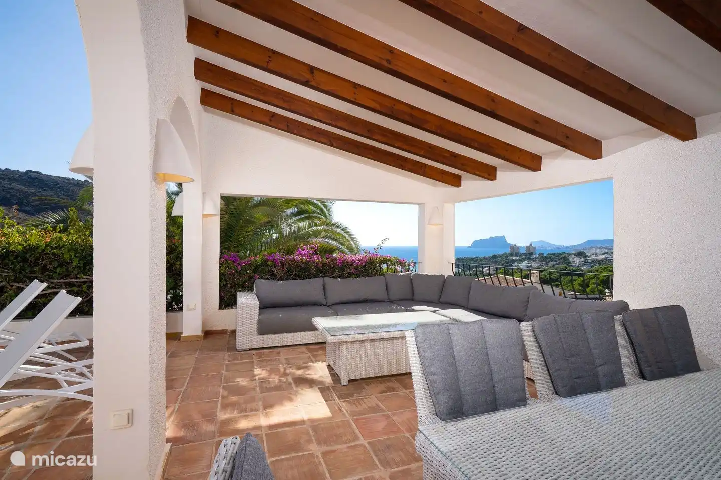 The covered terrace of Villa Bahia del Portet with beautiful sea views