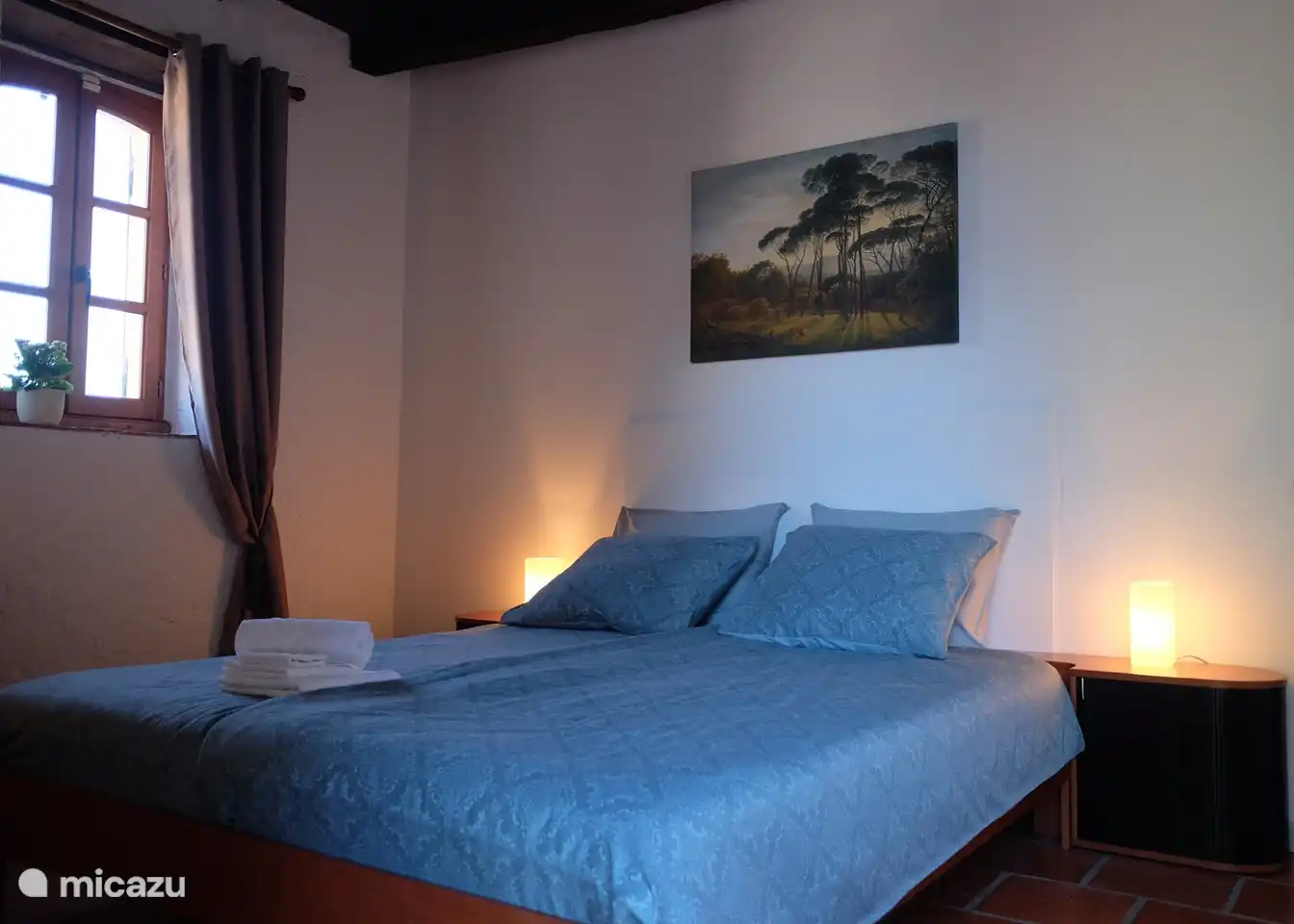 Schlafzimmer mit Auping-Bett und Tempur-Matratzen