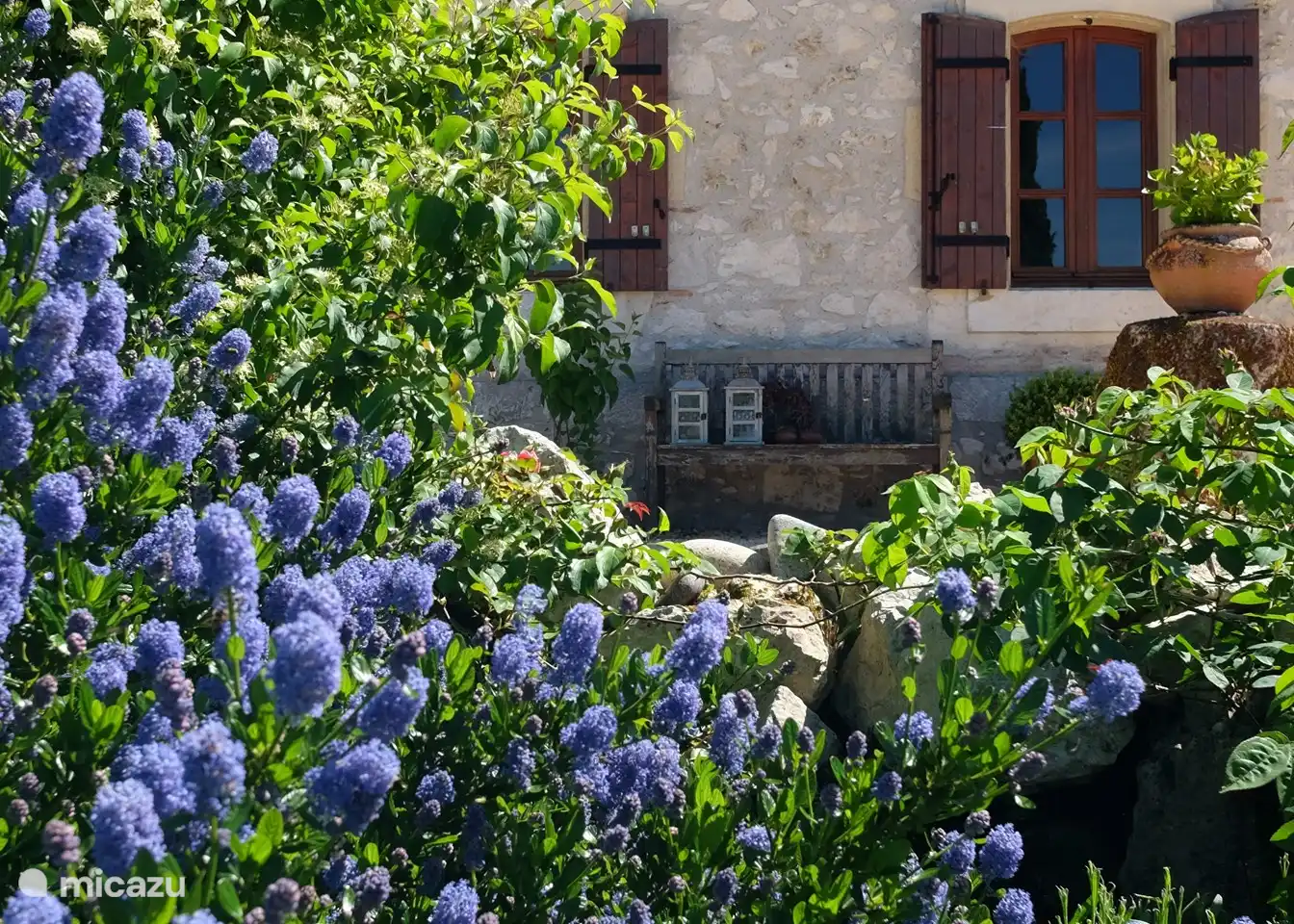Eine Bank, um abends bei einem Glas Wein die Aussicht zu genießen.