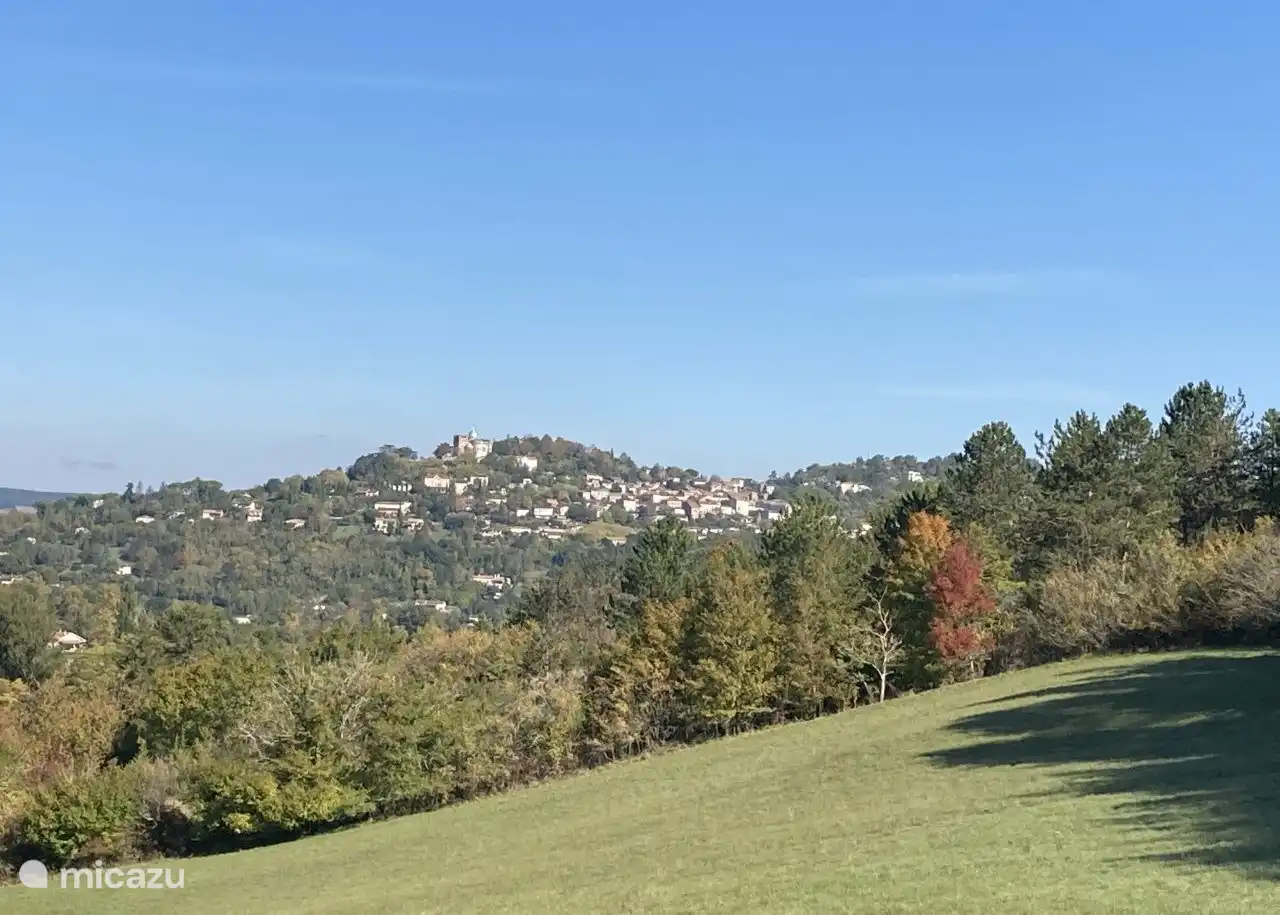 Blick auf die Basilika Penne d'Agenais