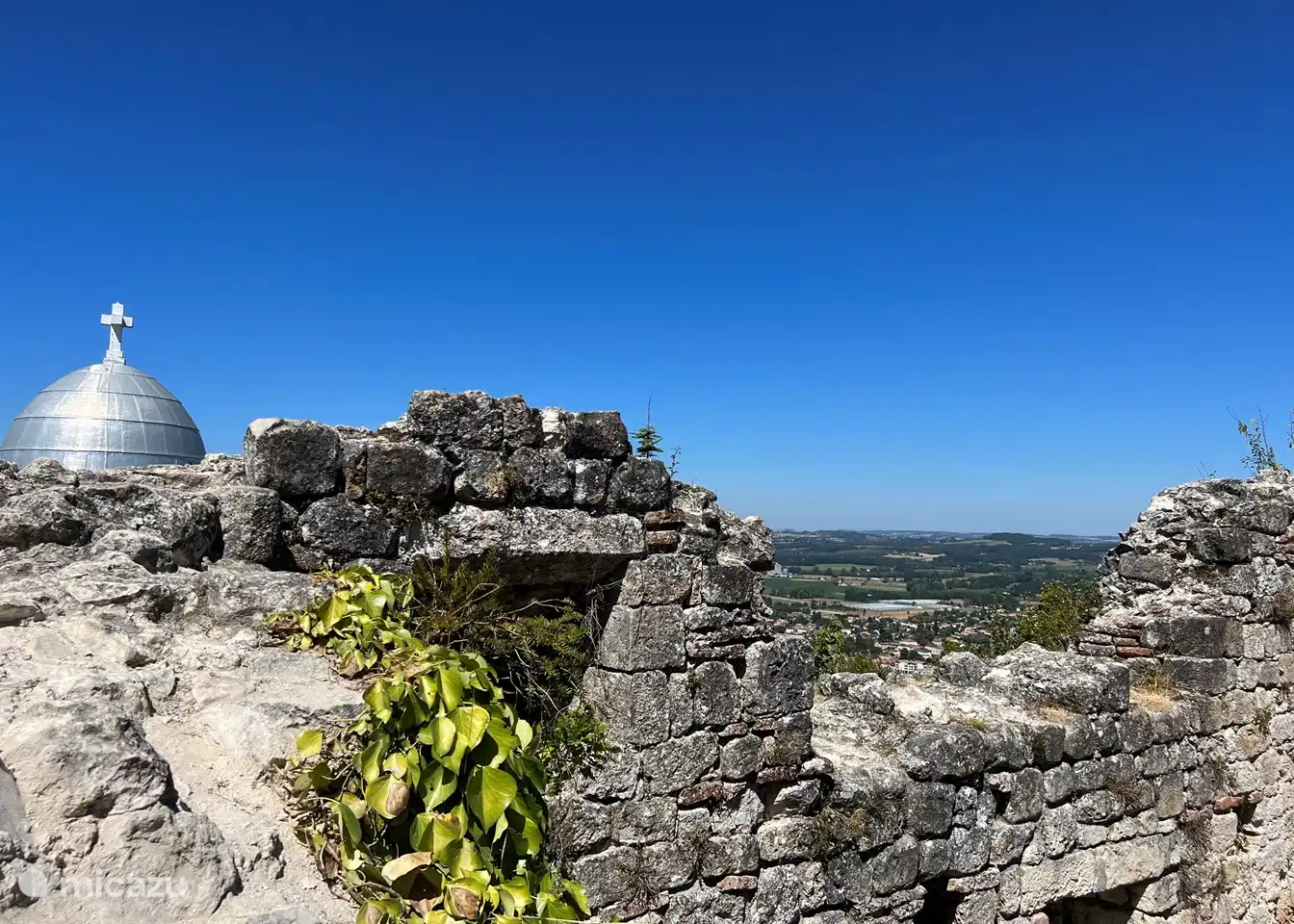Die silberne Kuppel der Basilika in Penne.