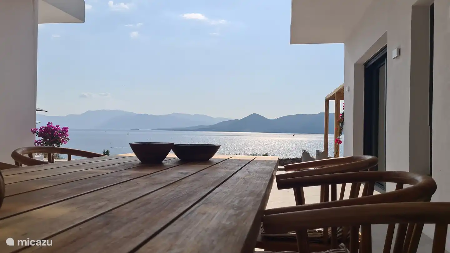 Blick auf die Bucht vom Essbereich aus