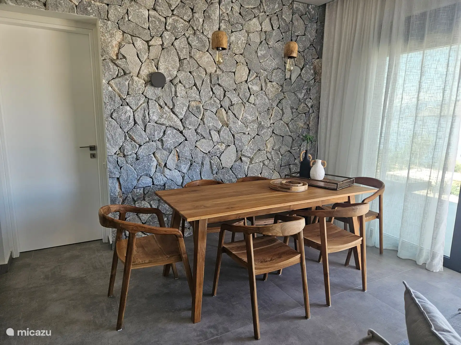 Esstisch für den Innenbereich