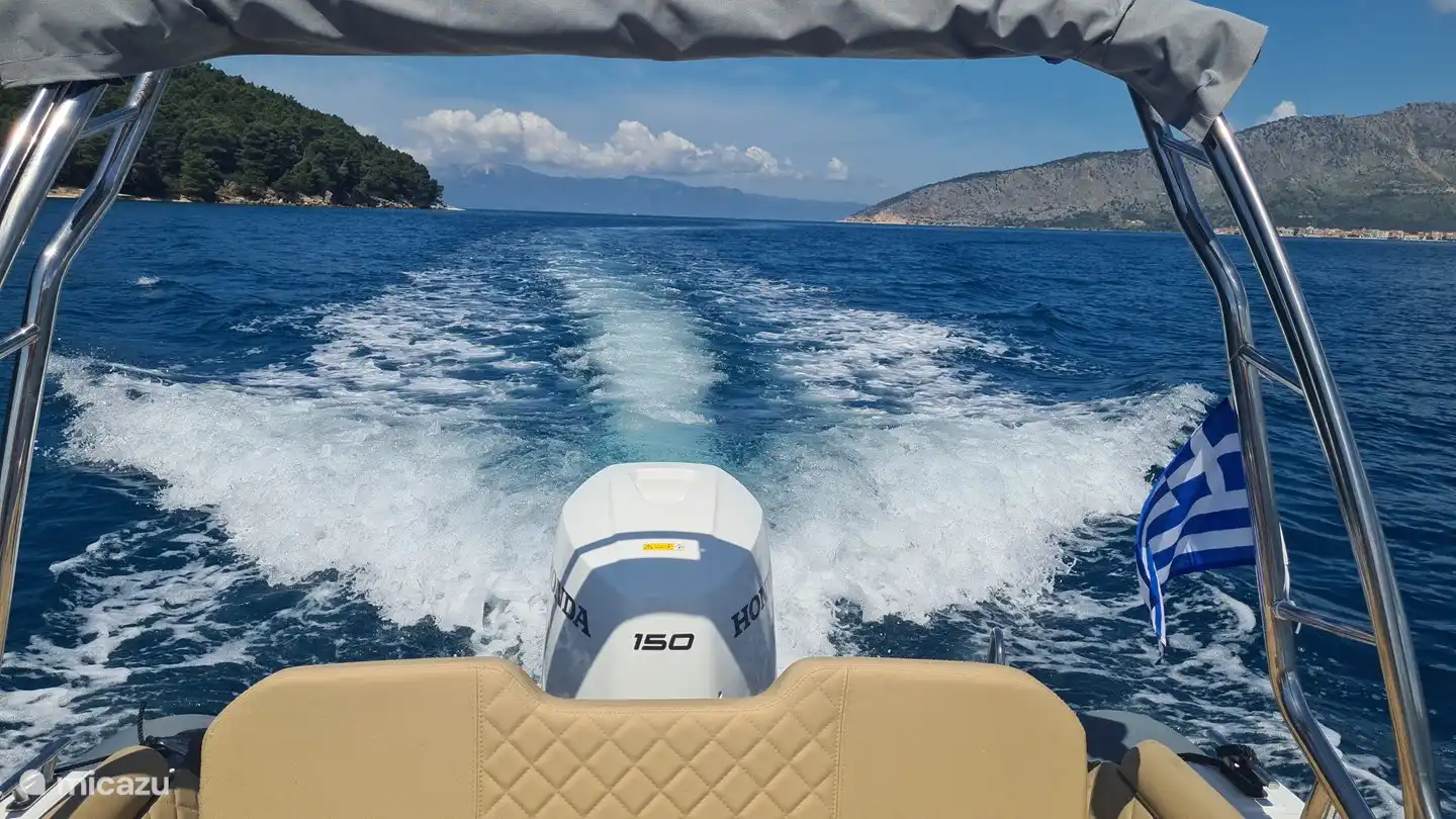 Buchen Sie einen Tagesausflug mit dem Boot in Paleros, mit oder ohne Kapitän.