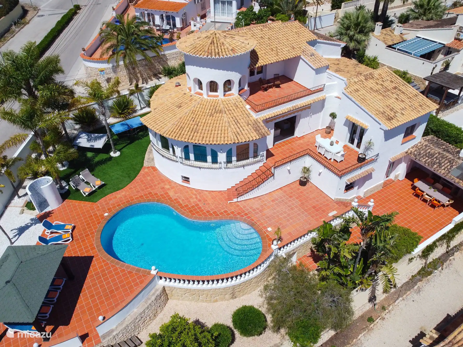 Villa Rosana en Moraira puede alojar a 8 personas.