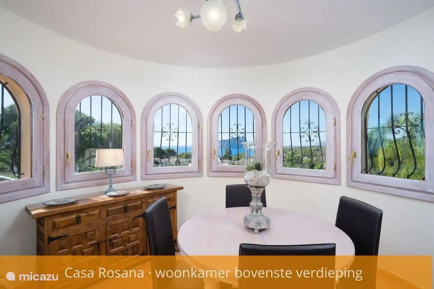 El apartamento en el último piso tiene una hermosa vista.