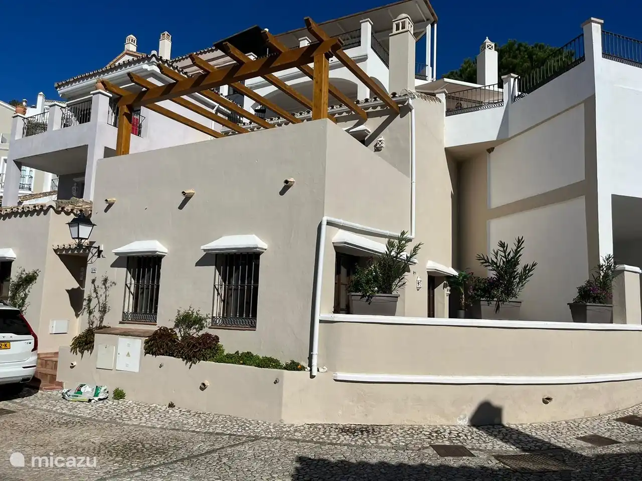 Rent Atmospheric Townhouse La Heredia in La Heredia at Micazu