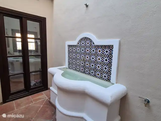 Maison de Ville Atmosphérique La Heredia | Espagne, Costa del Sol, La Heredia - maison de vacances Terrasse intérieure accessible des 2 côtés de la maison par des portes-fenêtres.