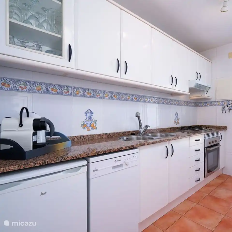 Die Küche der Villa Alicia ist komplett ausgestattet