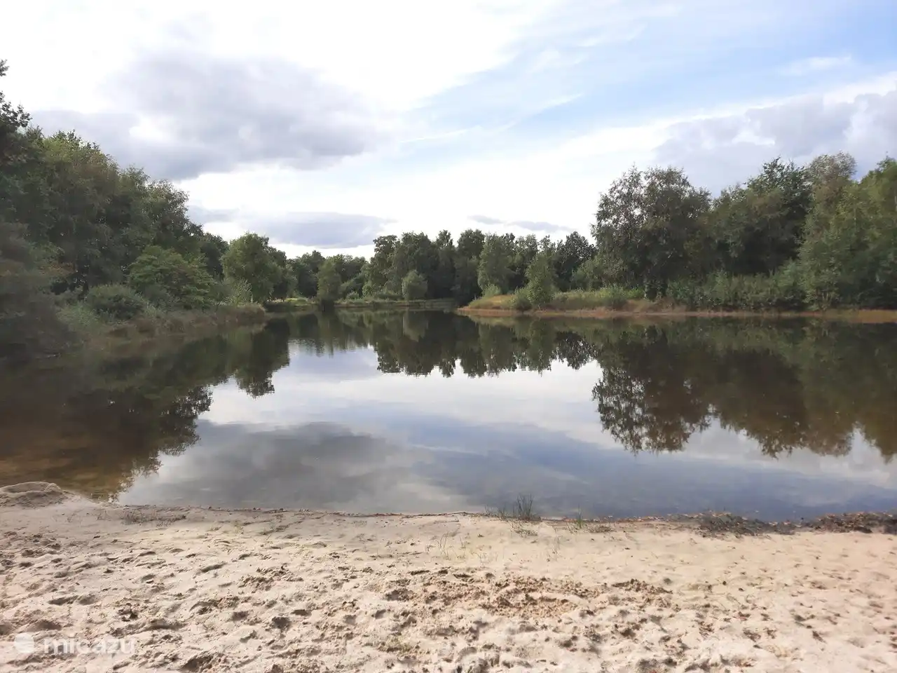 Het tweede ven met strandje en mogelijkheid tot zwemmen en met luchtbedden etc. te varen.
