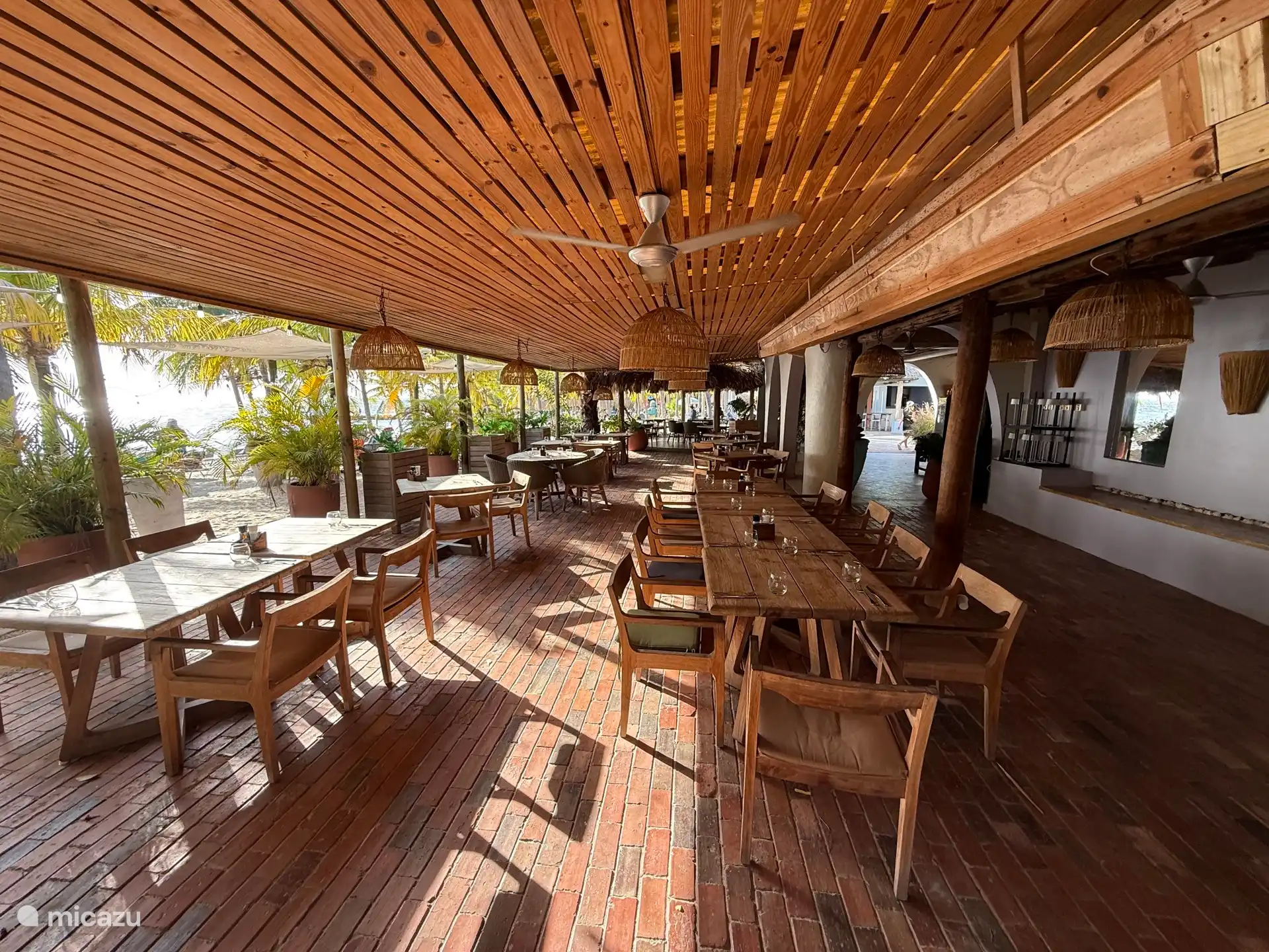 Heerlijk restaurant op het strand