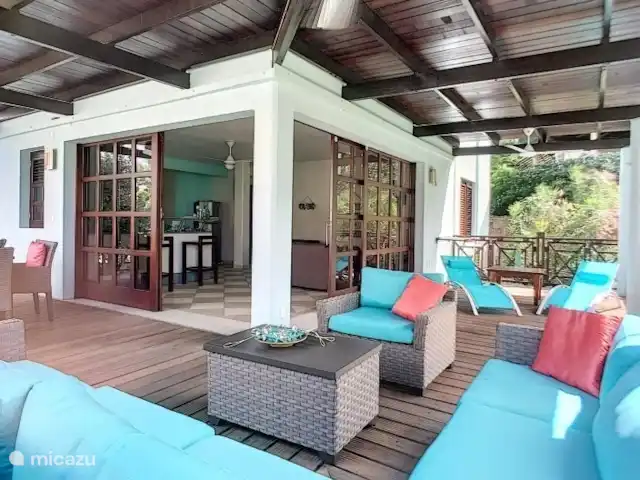 Belle villa sur Blue Bay | Curaçao, Curaçao-Centre, Blue Bay - villa Belle véranda couverte avec salon