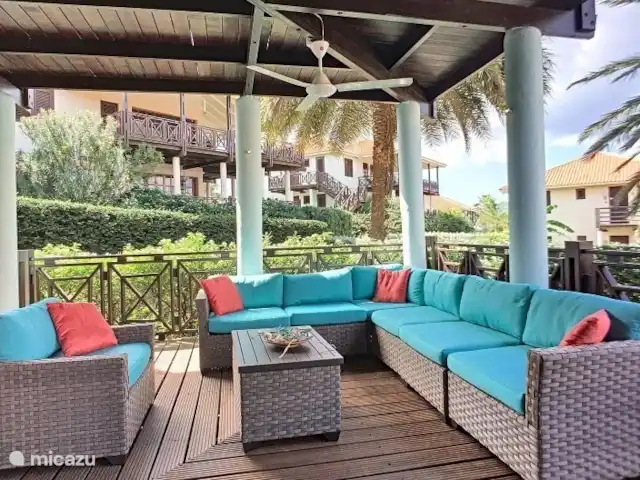 Belle villa sur Blue Bay | Curaçao, Curaçao-Centre, Blue Bay - villa Grand salon installé sur la terrasse