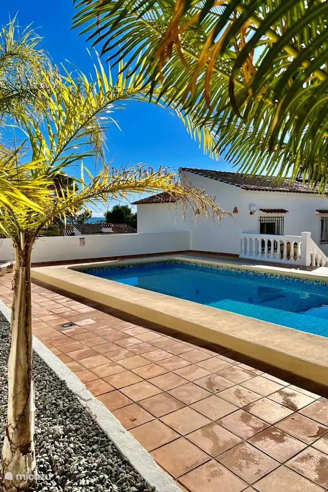 Holiday villa Lara in Moraira has its own swimming pool in the Mediterranean garden