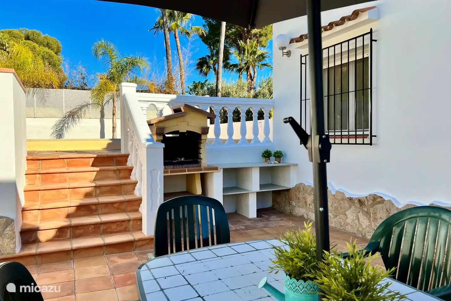 There is a fixed barbecue at the swimming pool of Villa Lara