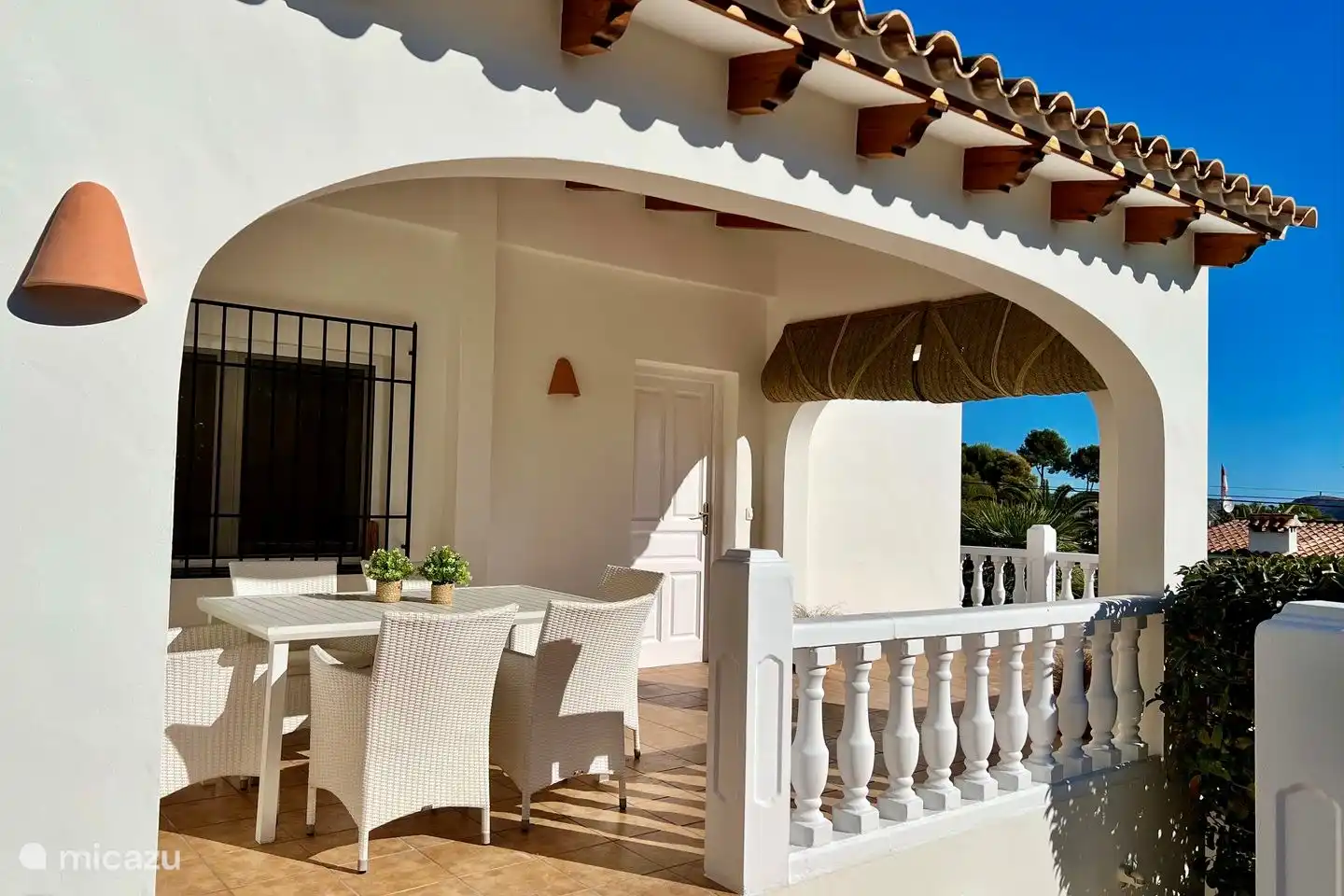 The covered terrace of Villa Lara has beautiful sea views