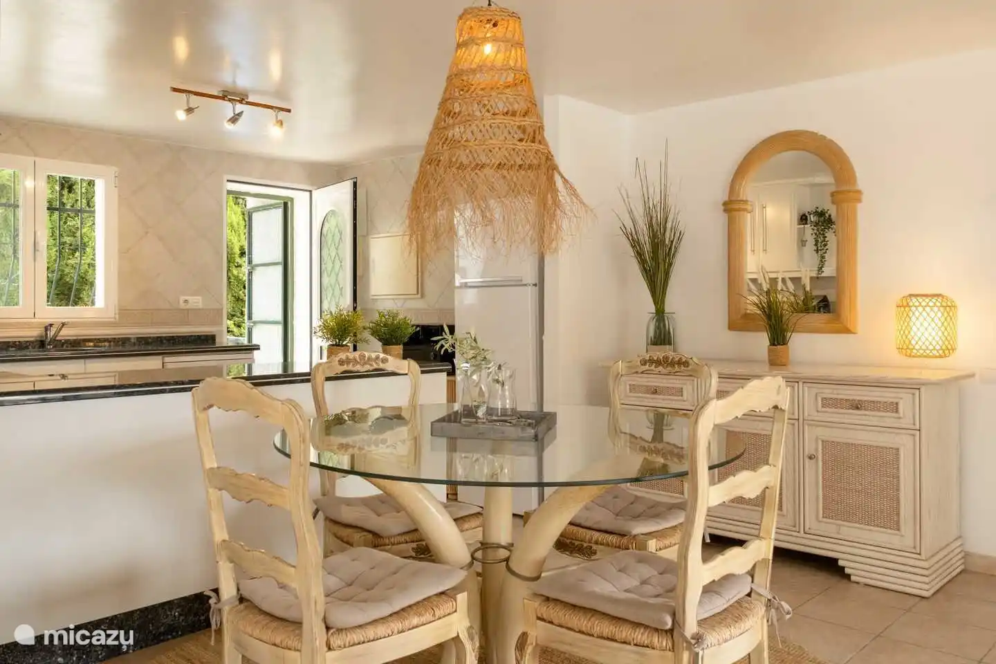 Villa Naranja in Moraira heeft een open keuken 